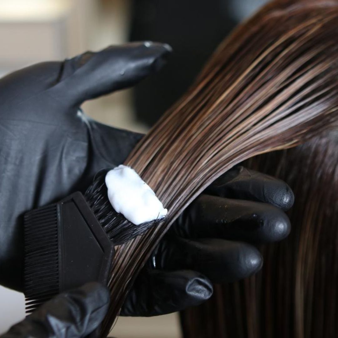 Traitements à la kératine à domicile vs en salon : Pourquoi opter pour le confort et l'efficacité à la maison ? - Horus Hair